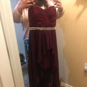 It is a very nice dress only worn one or twin